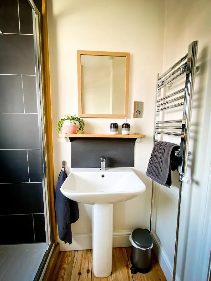 Nomi Homes - Powderham - Exeter - Uni - Free Parking - Central