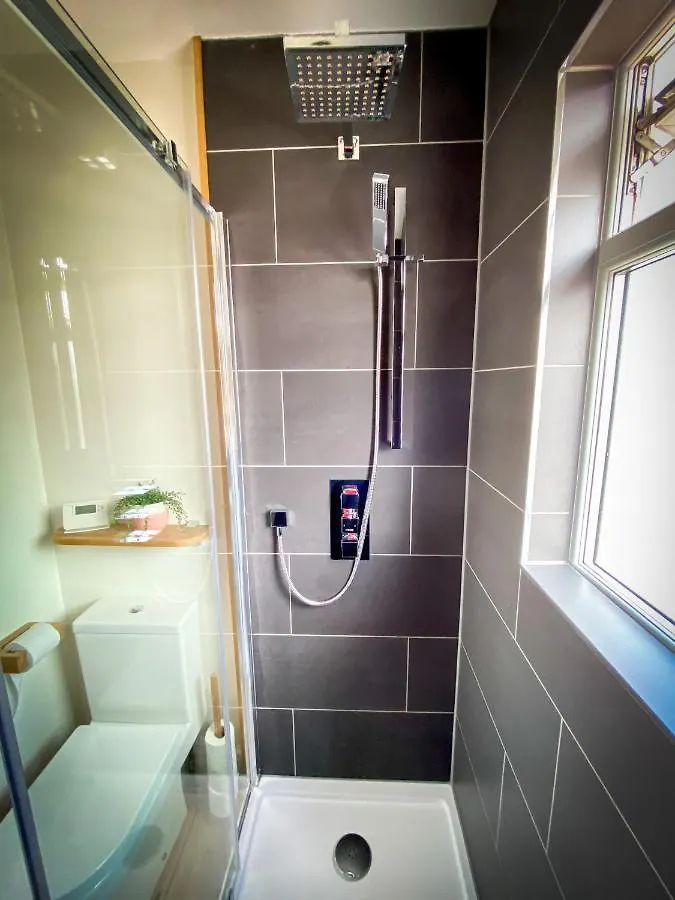 Nomi Homes - Powderham - Exeter - Uni - Free Parking - Central 0*,  United Kingdom
