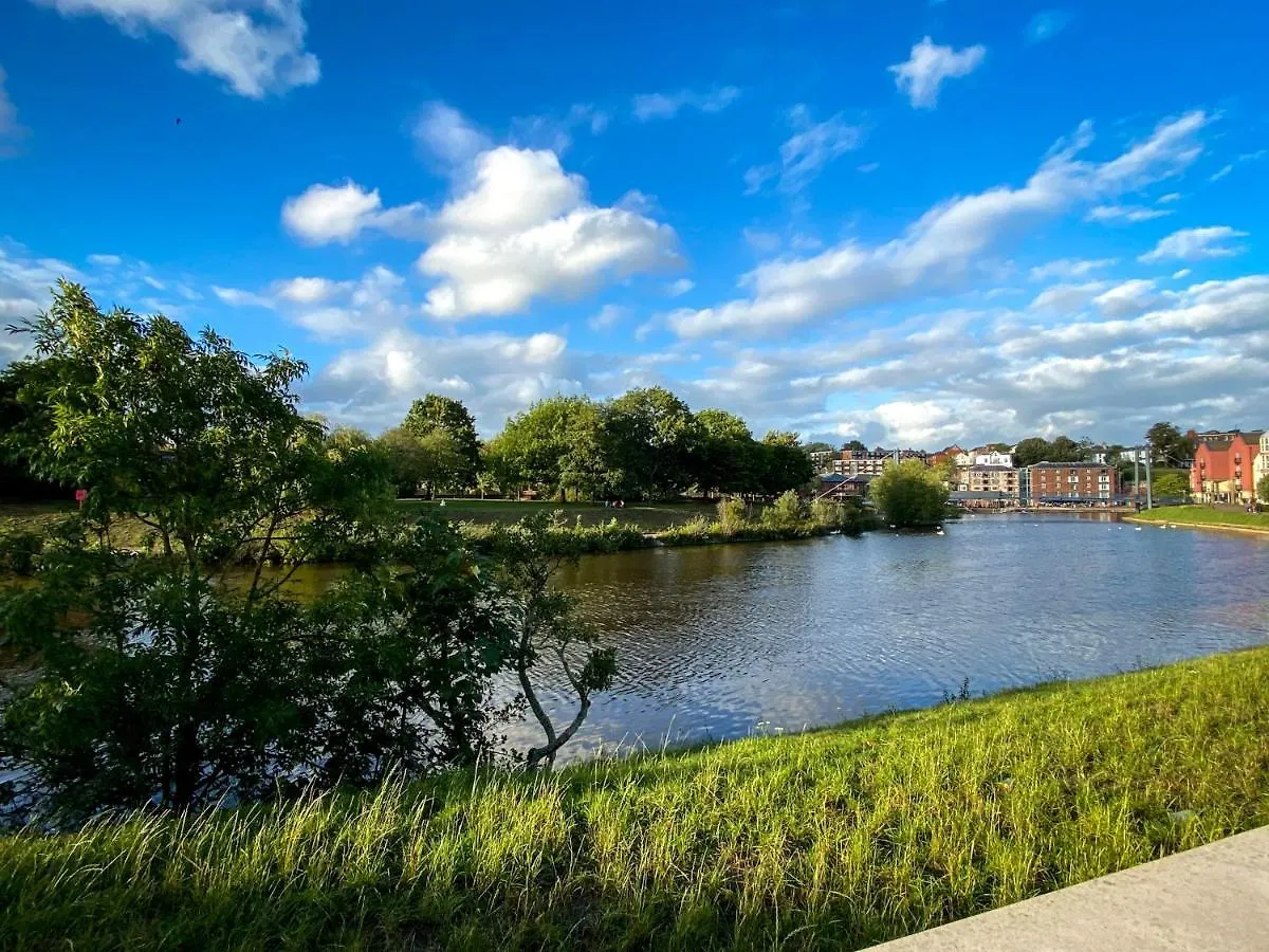 Nomi Homes - Powderham - Exeter - Uni - Free Parking - Central
